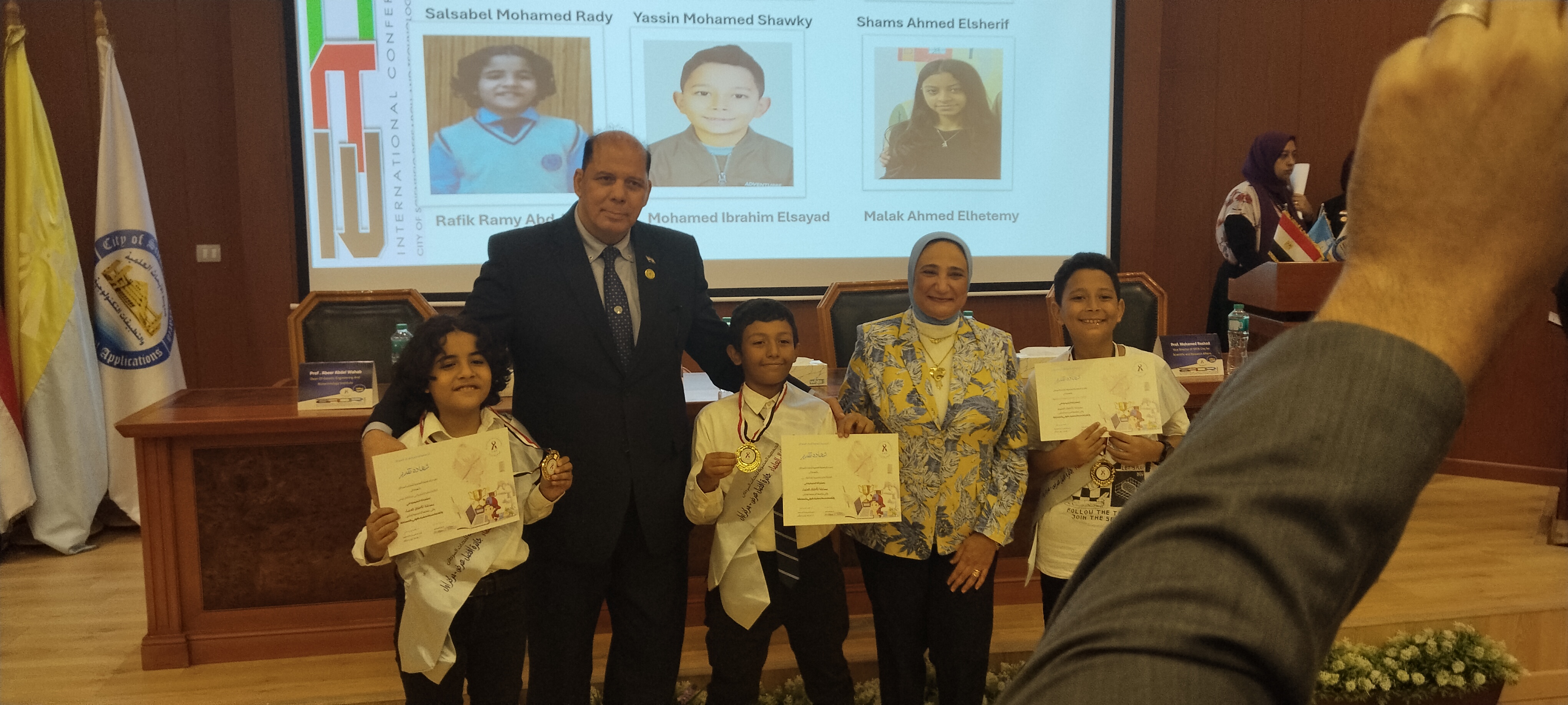 مسابقه الاطفال العلماء على هامش المؤتمر الدولى السنوى للجمعيه المصريه لأبحاث السرطان